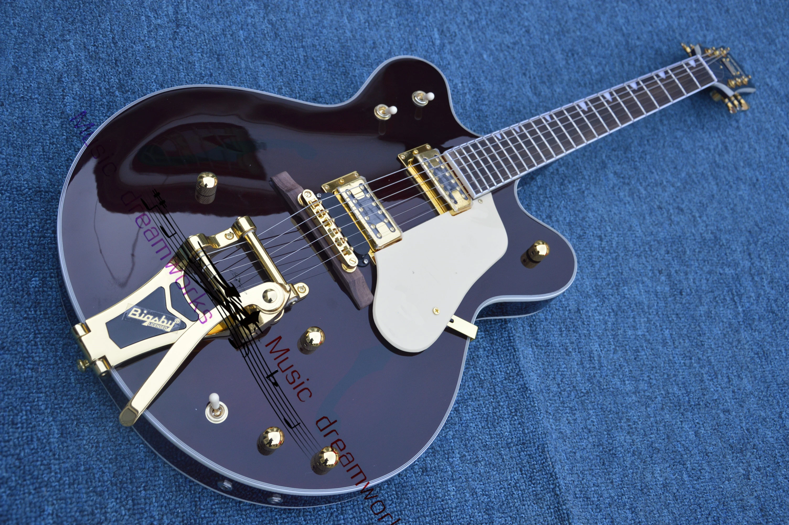 Китайская OEM Мощность таможенный магазин винно красная ажурная джазовая