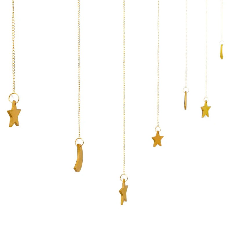 Витрина для фотографий деревянная гирлянда со звездами фазой Луны и цепочками