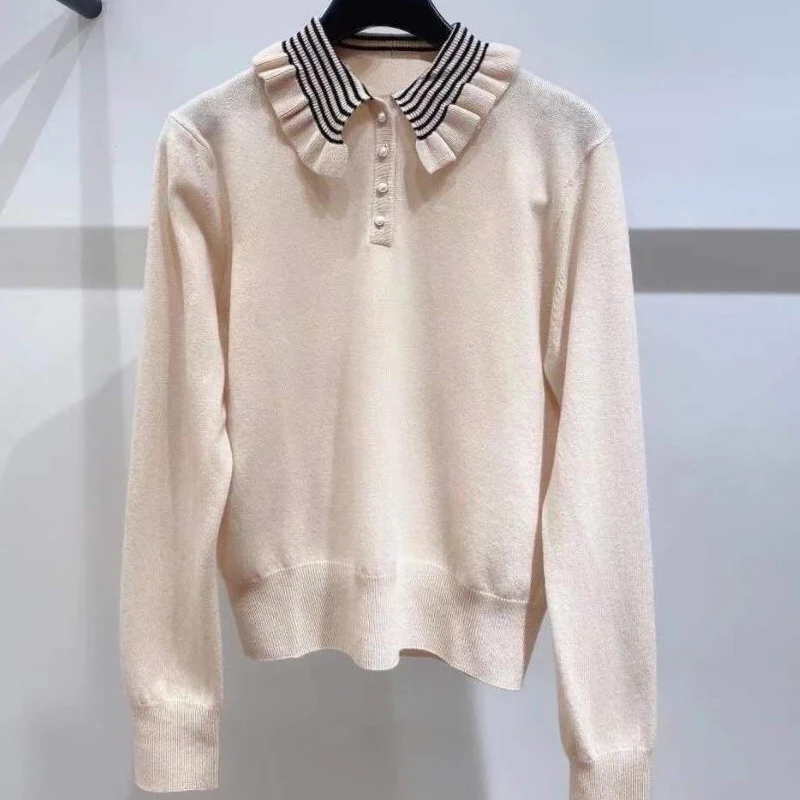 

Новинка Осень-зима 2020 свитер с кукольным воротником и жемчужными пуговицами