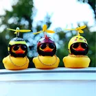 Автомобильная утка резиновая утка с шлемом маленькая Желтая утка в автомобиле с очками украшение салона автомобиля приборной панели автомобильные аксессуары