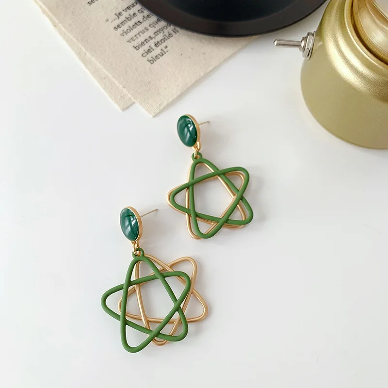 

Hollow Five-pointed Star Women Earrings Korea Prevent Allergy Trendy Jewelry Vintage Simple Party Gifts IRISBee 2021 Fashion