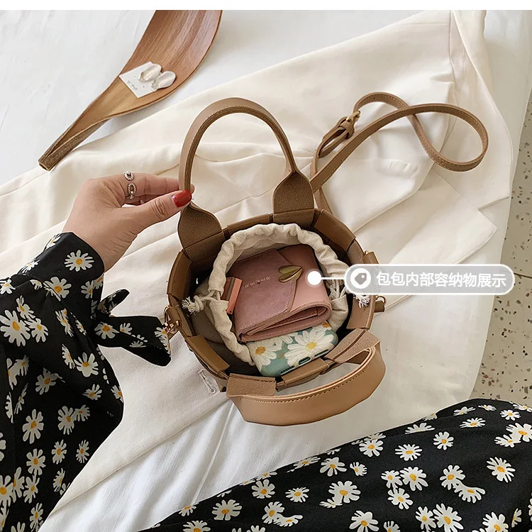 

YETTIES 2021 New Ins Mini Ladies ' Pouch Fashion Women 's Woven Bag Messenger Bag Portable Bucket Bag