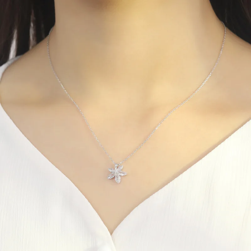 

s925 sterling silver maple leaf pendant necklace female Korean fashion creative leaf inlaid zircon clavicle chain tide jewelry