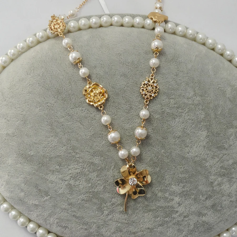 

Fashion Peal Flower Decoration Necklace Jewelry Carved Four Leaf Clover Lucky Pendant Necklace Girls Womens Gifts