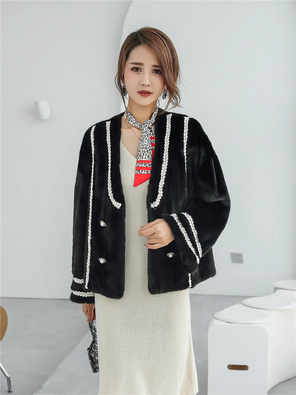 

Шуба из натуральной норки с отложным воротником Светильник Цвет 100% Шуба из натуральной норки 2020