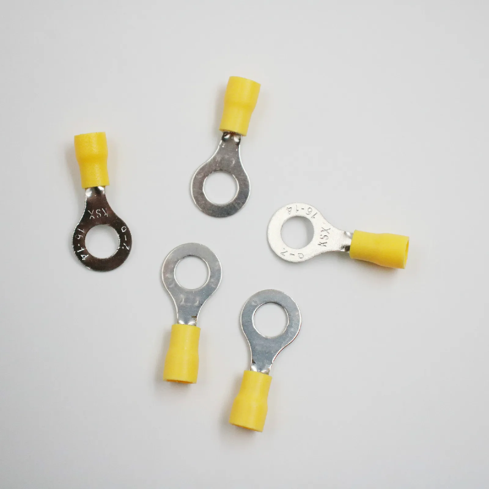 Изолированный клеммный комплект с желтым кольцом 4-6мм2 кабель соединитель