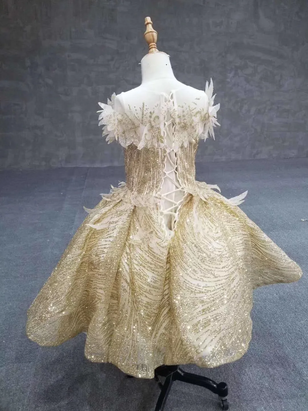 2019 г. Золотое кружевное блестящее платье с цветочным узором для девочек