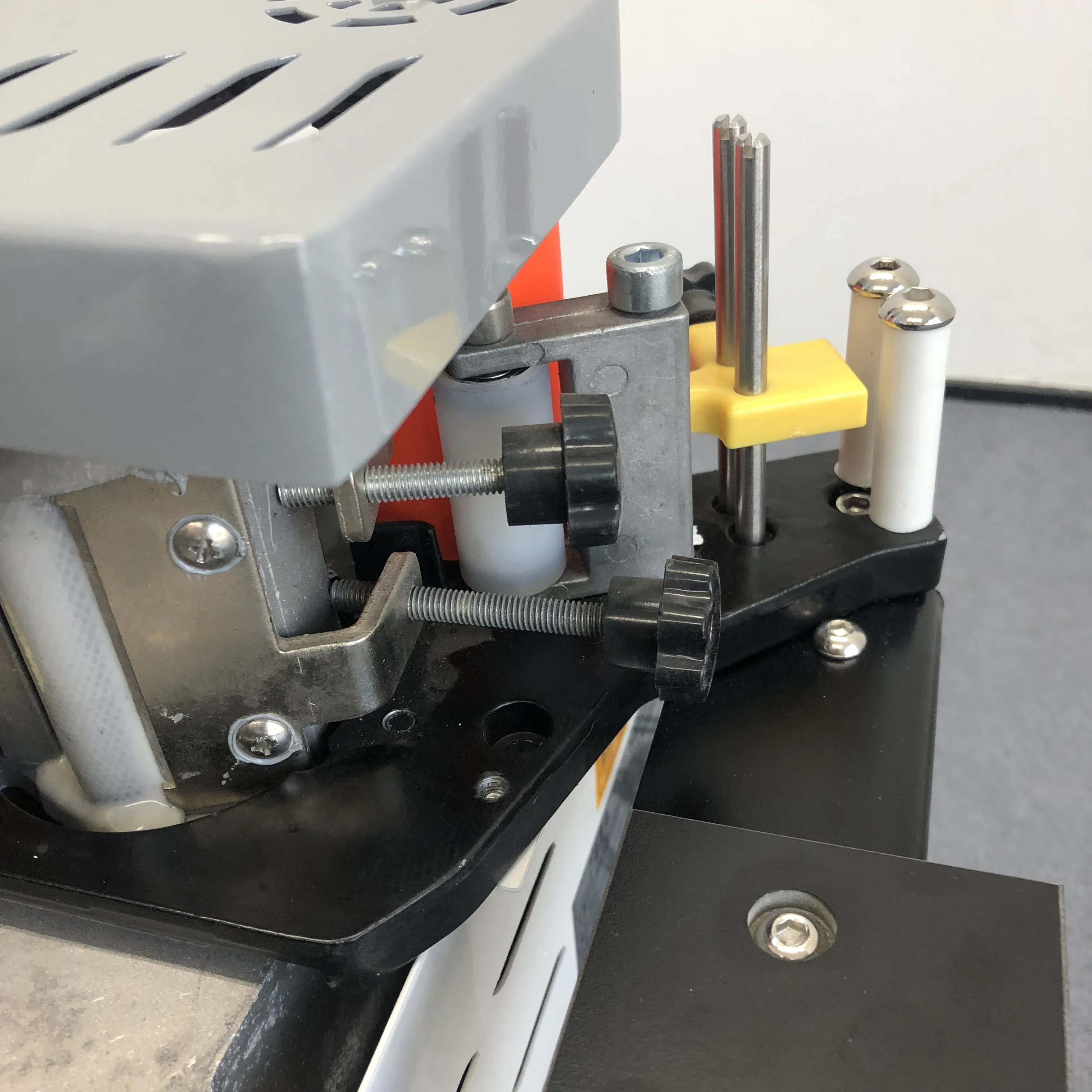 Портативное деревообрабатывающее оборудование Кромкооблицовочный станок