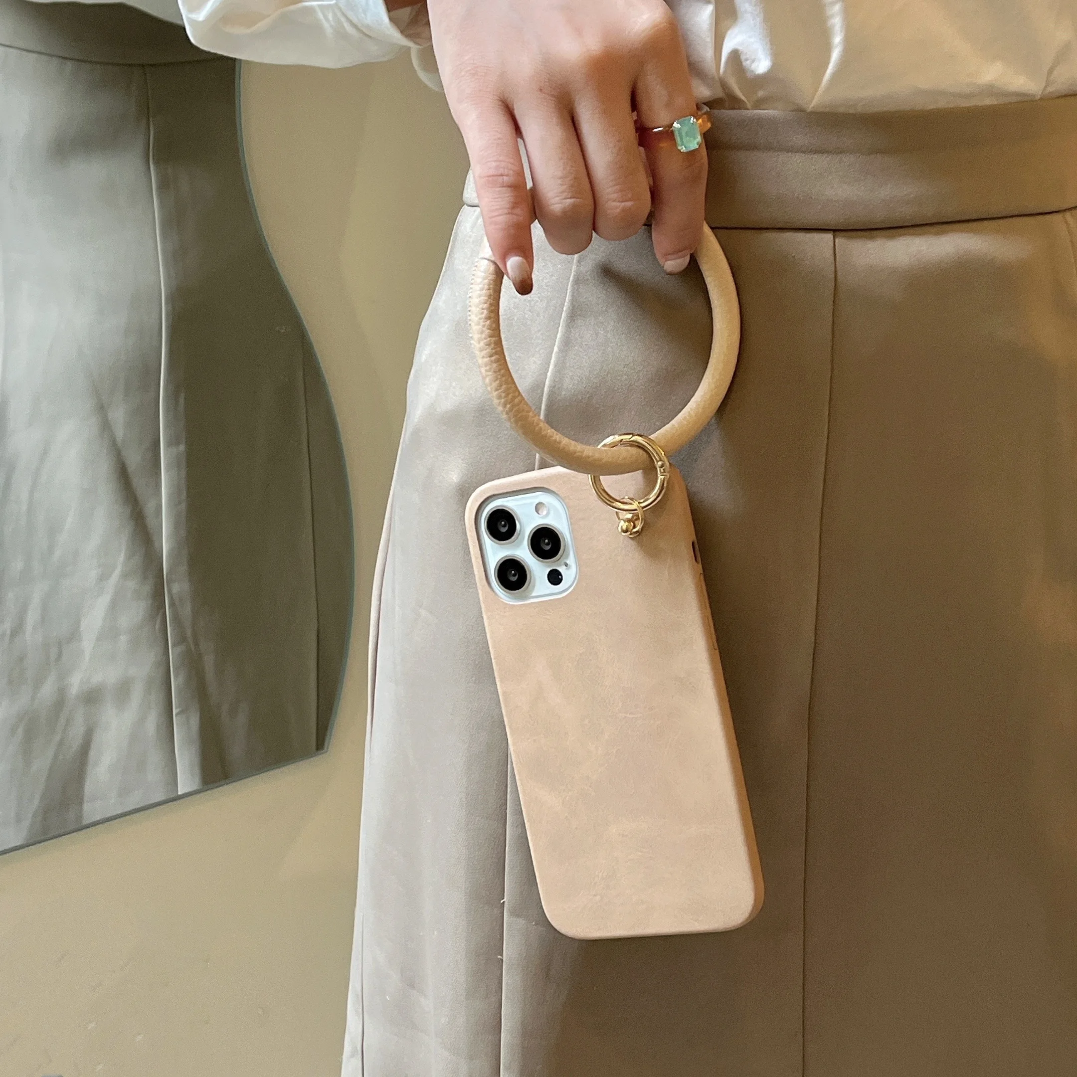 

Luxury Retro Cowhide Carry Ring Bracelet Phone Case Cover For iPhone 7 8 Plus 11 12 13 Pro XS Max XR X Chain Lanyard With Belt