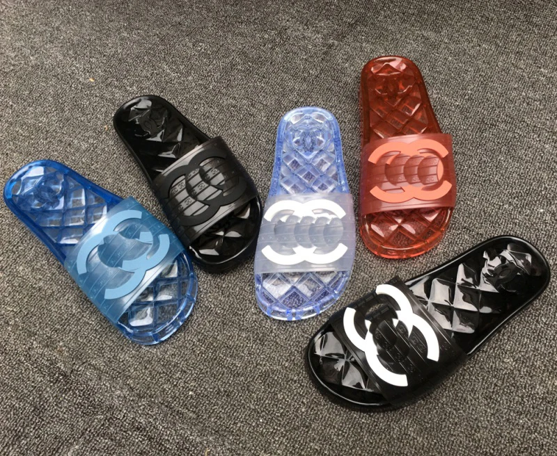 

Hot famous Designer Crystal slippers Brand Slippers High Quality women Sandals Fashion Brand Flat Shoes Ladies men Slippers