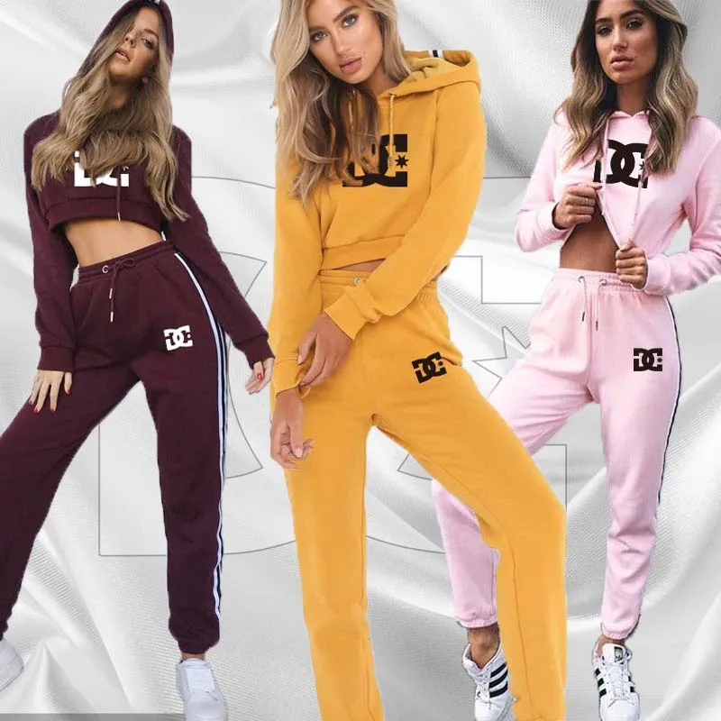 

Весенне-осенняя повседневная спортивная одежда с принтом DC, женский костюм, соблазнительные уличные короткие толстовки, топ, свободные шта...