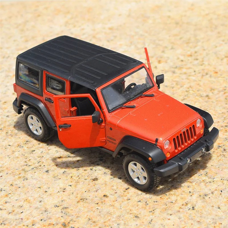 Модель внедорожника Maisto 1:24 2015 Jeep Wrangler оранжевая неограниченная серия модель