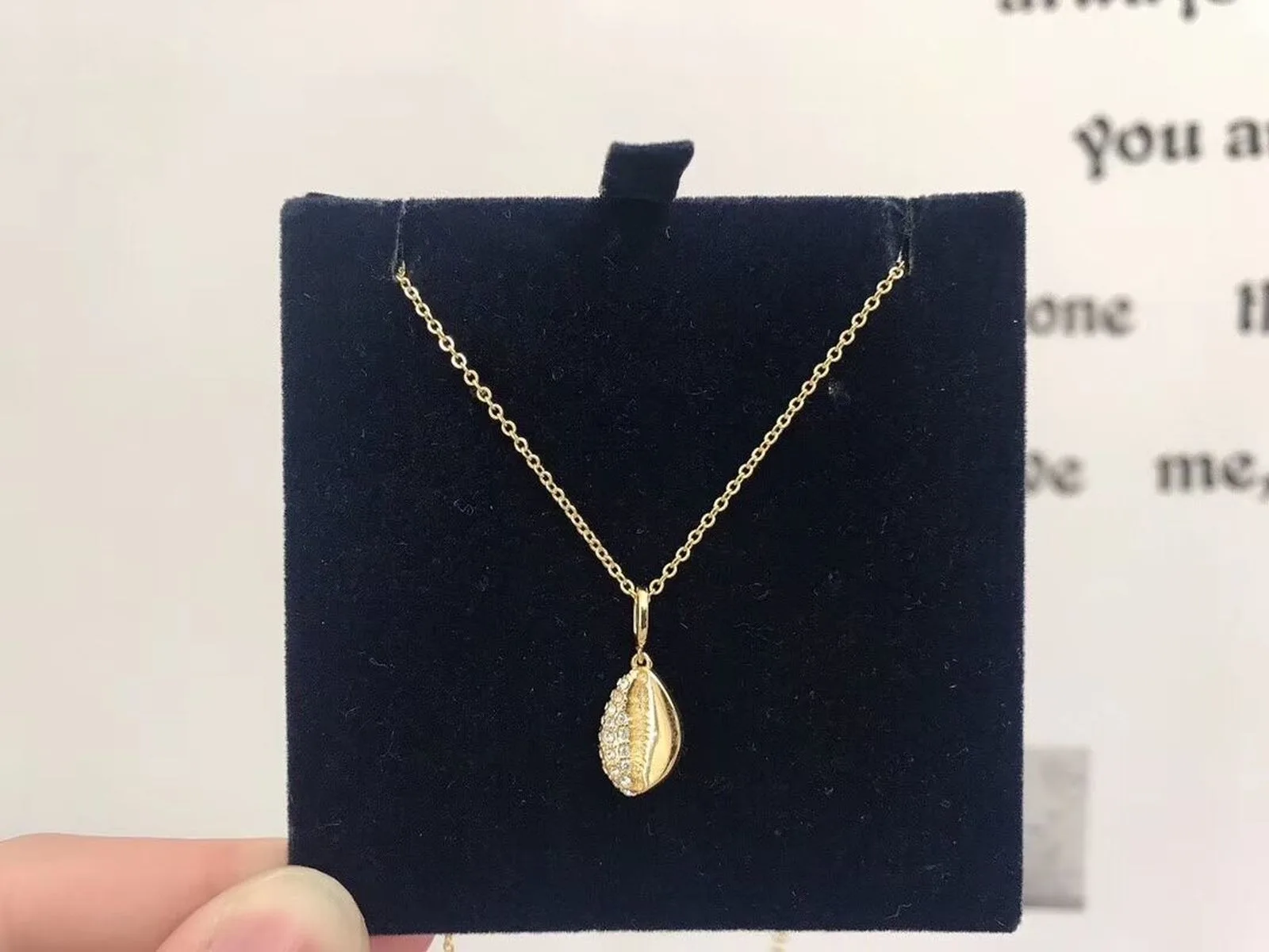 

ERIN High quality SWA, noble and elegant Shell Necklace