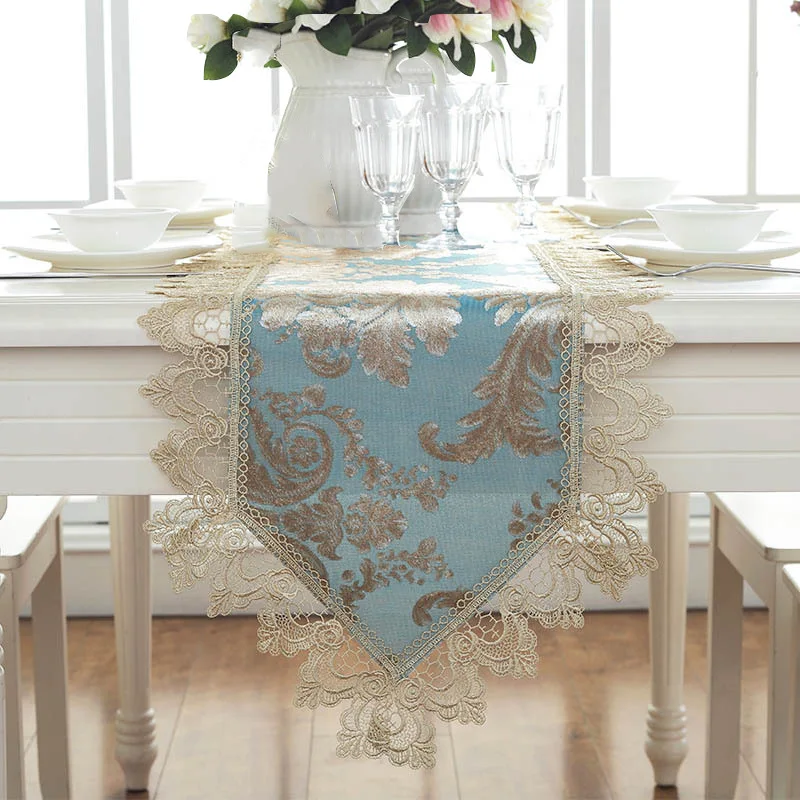 

Кружевная настольная дорожка с вышивкой в европейском стиле