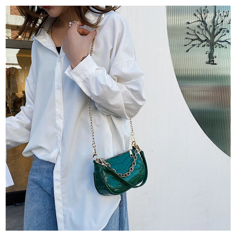 

Retro Crocodile Pattern Crossbody Bag For Women Fashion Chain Luxury Shoulder Bags Baguette Designer Bags Lady Purses Handbags