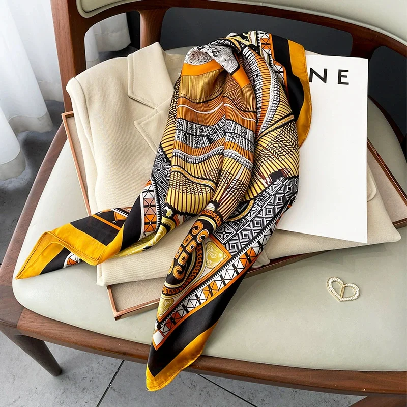 

2022 Four Seasons Sunscreen Kerchief Popular Print Square Headcloth Fashion 70X70CM Silk Scarves Korean Style New Beach Shawls