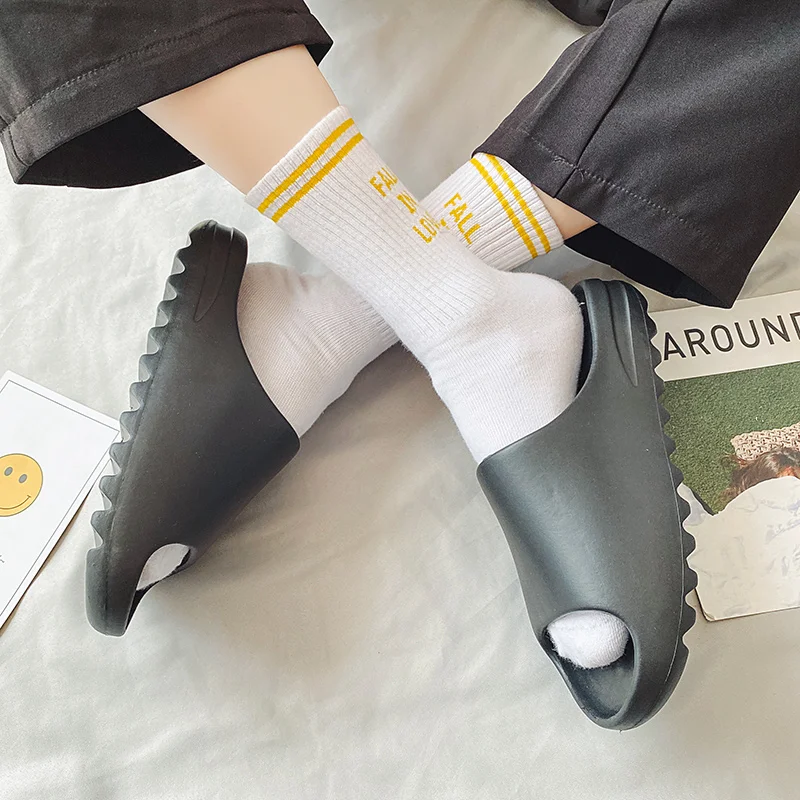 Пляжные шлепанцы для мальчиков и девочек сланцы удобные летние тапочки