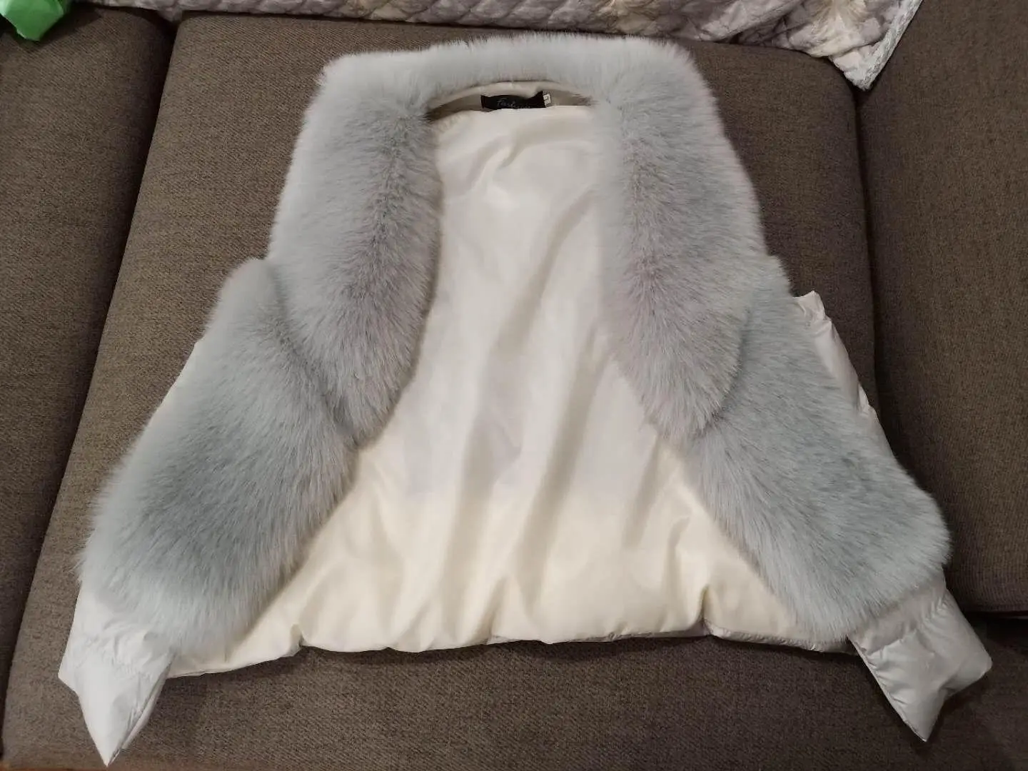 

2020 Winter New Women Faux Fox Fur Vest Ladies Gilet Sleeveless Coat Female Sleeveless Vest Thick Warm Fur Waistcoat
