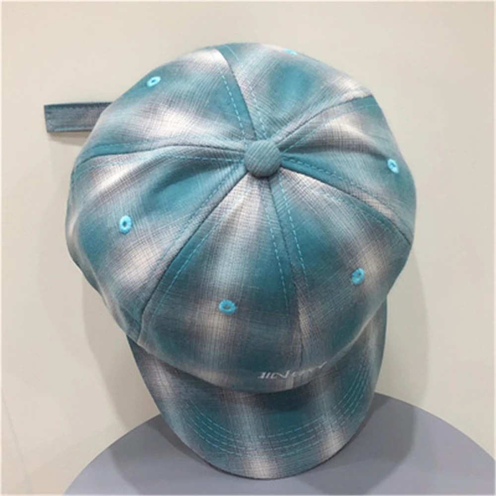 Стильная кепка в шотландскую клетку с коротким краем для любителей сезон весна