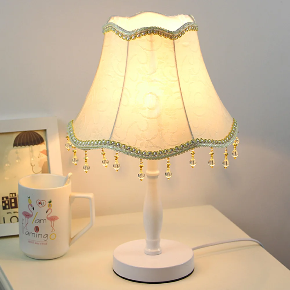 Маленькая настольная лампа современный милый прикроватный светильник для