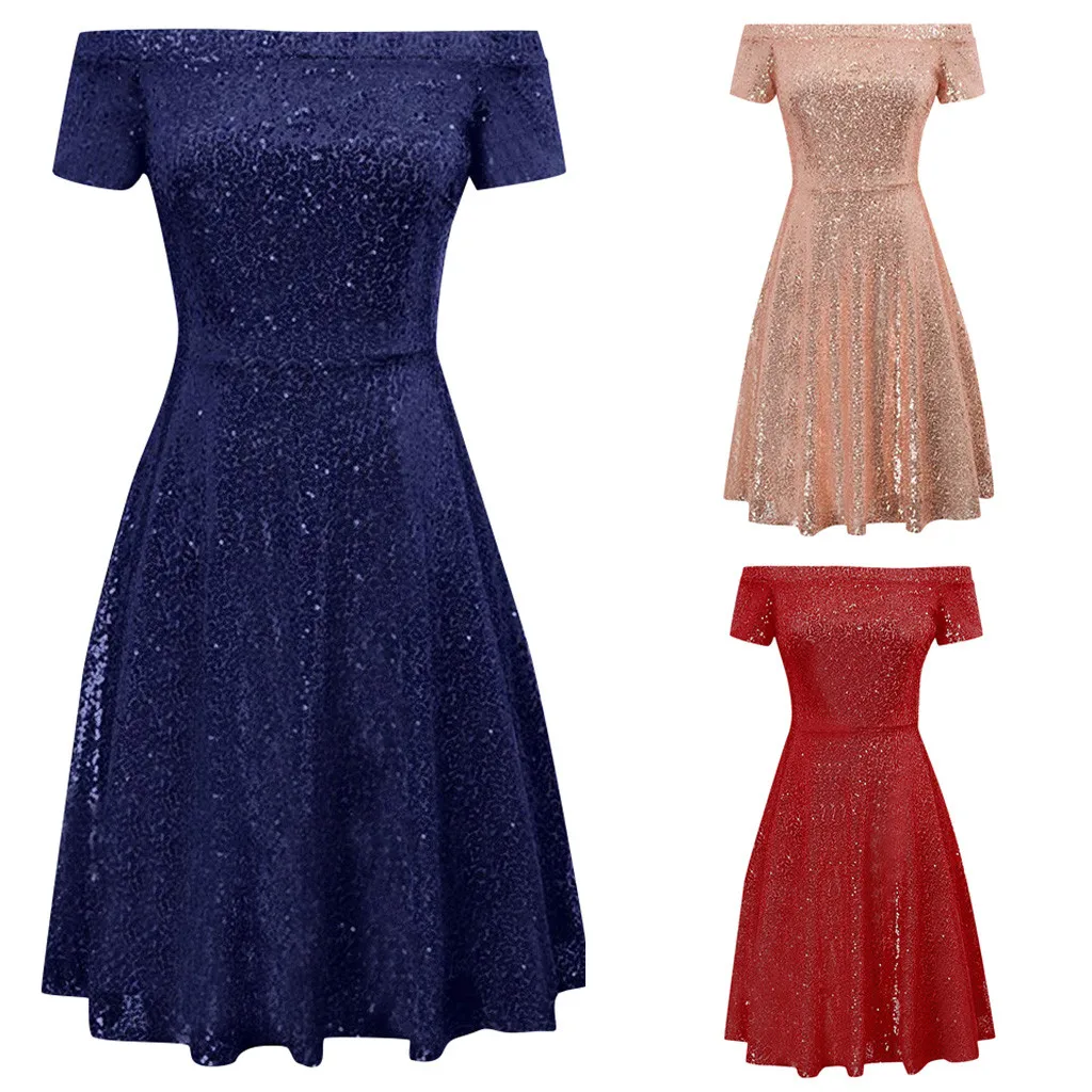 Женское платье с открытыми плечами и короткими рукавами блестками