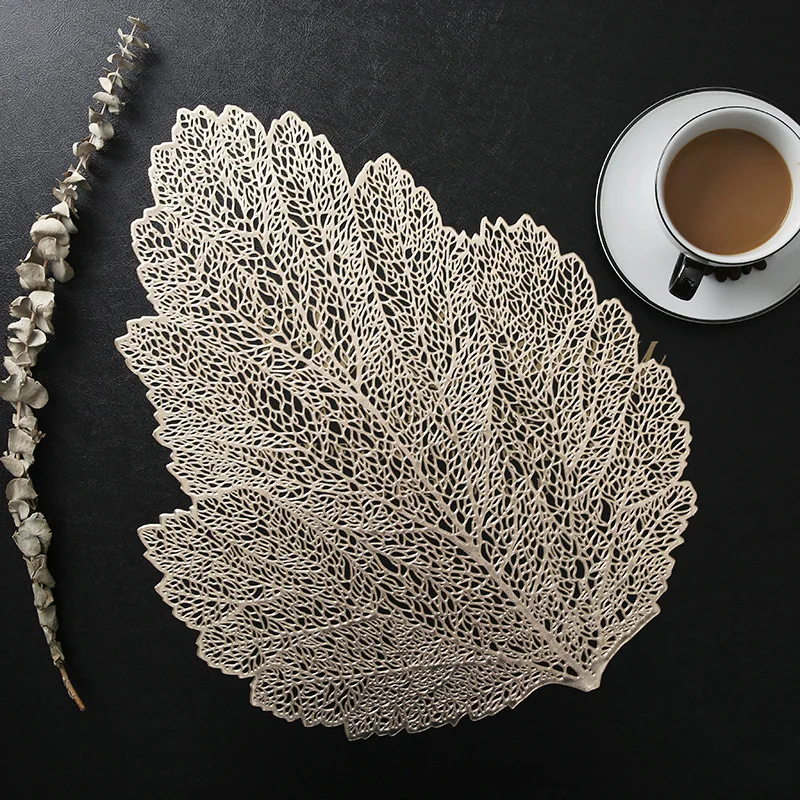 

New Arrival Placemat Gold Table Mat Hollow Out Maple Leaves Design PVC Coasters Table Decoration Waterproof Pads Kitchen Mats