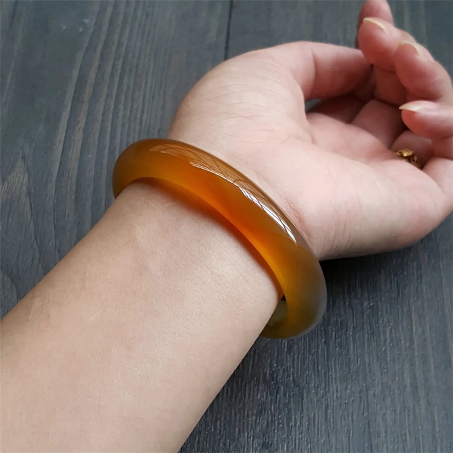 

LETSFUN Fine Jewelry Natural Elegant Yellow Agate Jade Queen Bangle Bracelet Free Shipping