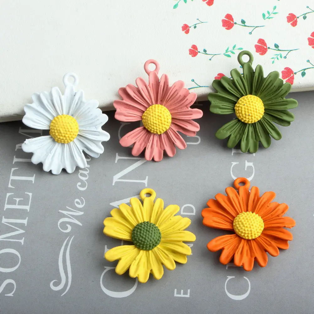 

Hottest Rubber Enamel Daisy Flower Charms 50pcs 25*30mm Oil Drop Zinc Alloy Jewelry Necklace Earring Floating Pendants Ornaments