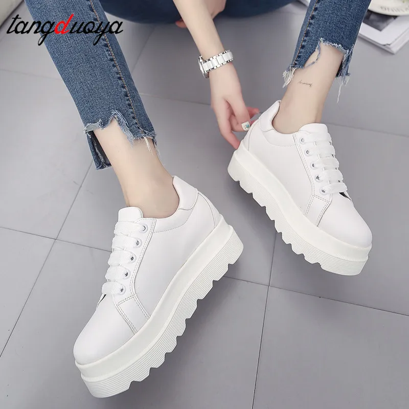 Кроссовки женские на шнуровке повседневная массивная нескользящая обувь из