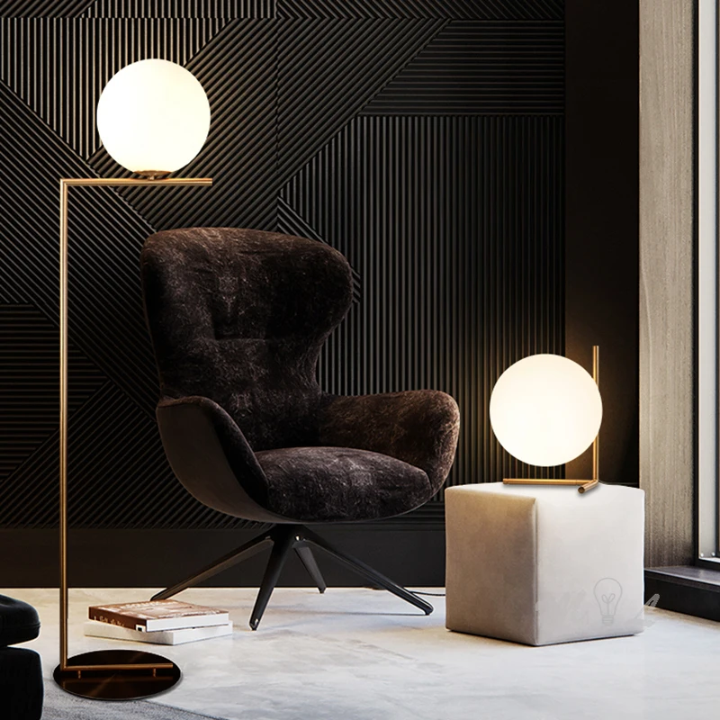 Настольная лампа светодиодная в скандинавском стиле с шариками и золотым