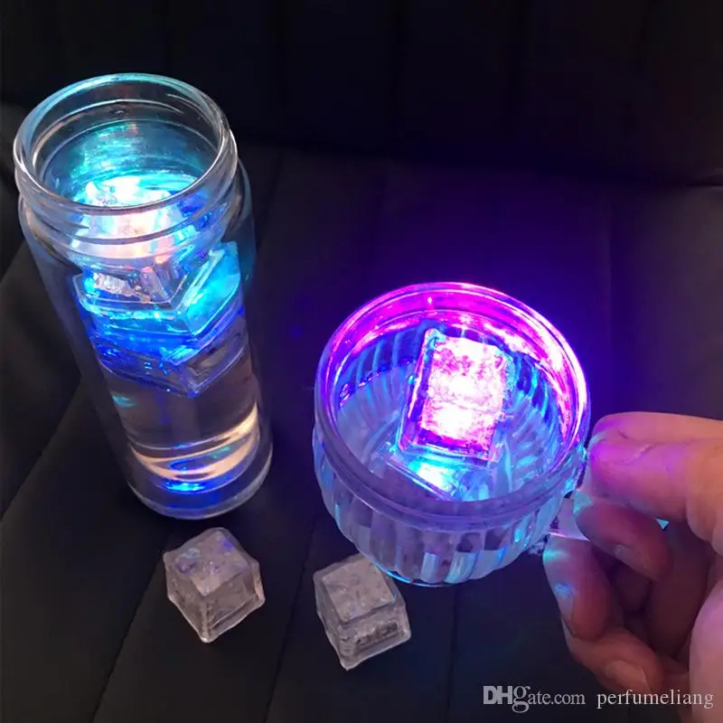 Koop Gratis Verzending Aoto Kleuren Mini Romantische Lichtgevende Kubus Led Kunstmatige Ice Cube Flash Led Light Wedding Christmas Decoration Party