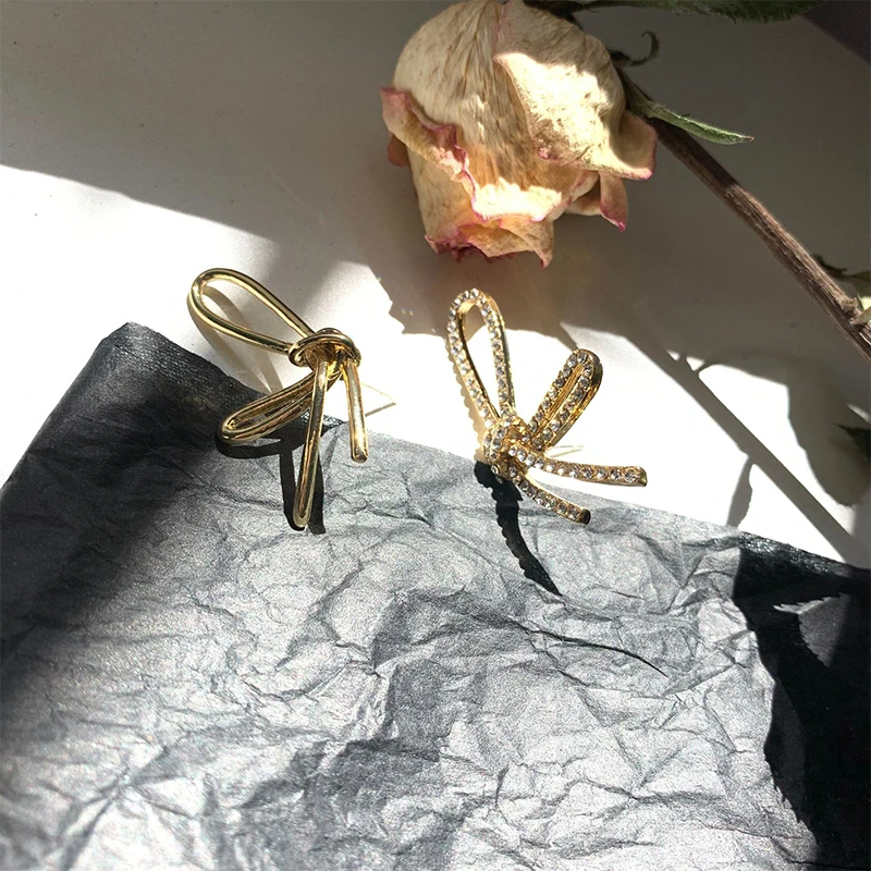 GHIDBK полые в форме бабочки проводной асимметричные серьги гвоздики ручной работы