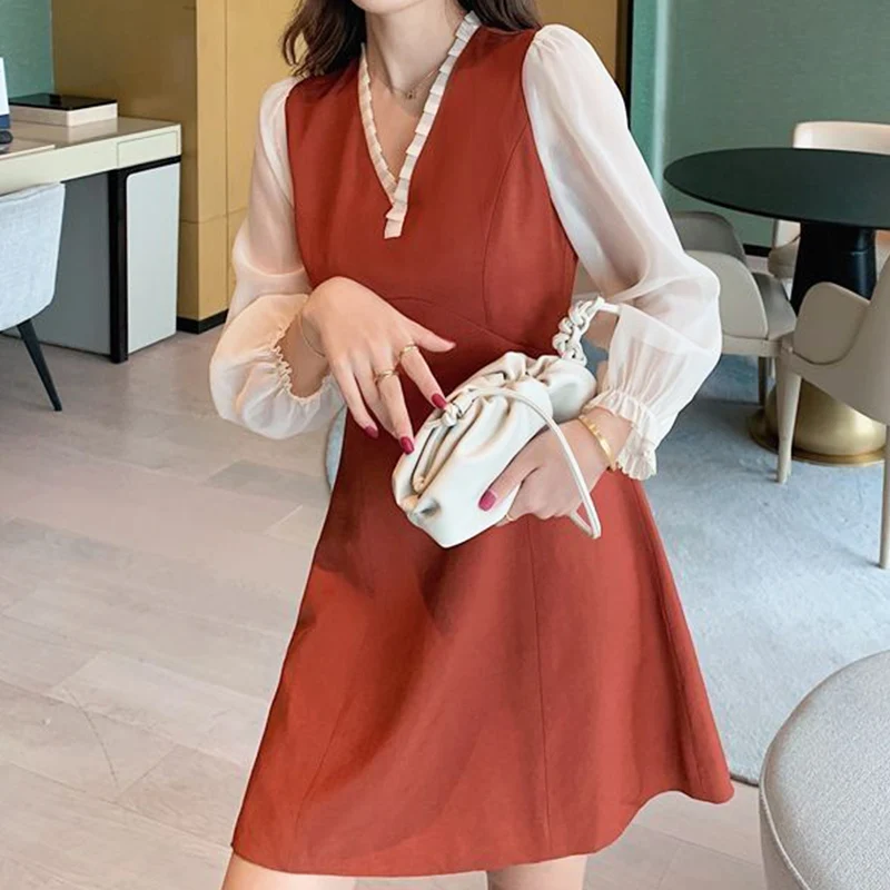 Женское мини платье с v образным вырезом пышными рукавами высокой талией в