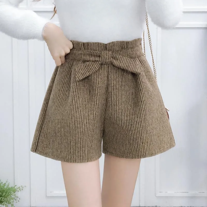 

EasyGarment Women Shorts 2021 Pocket with Belt Fashion Office Lady Winter Shorts Mini Thick Warm Cotton Plaid Shorts