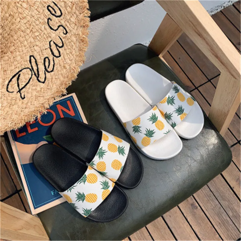 Женские летние тапочки Новинка 2020 года Модные повседневные пляжные шлепанцы с