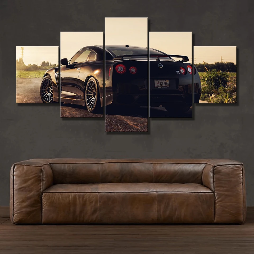 Живопись на холсте "Nissan GTR Black Strakes View" с обрамлением для современного декора дома.