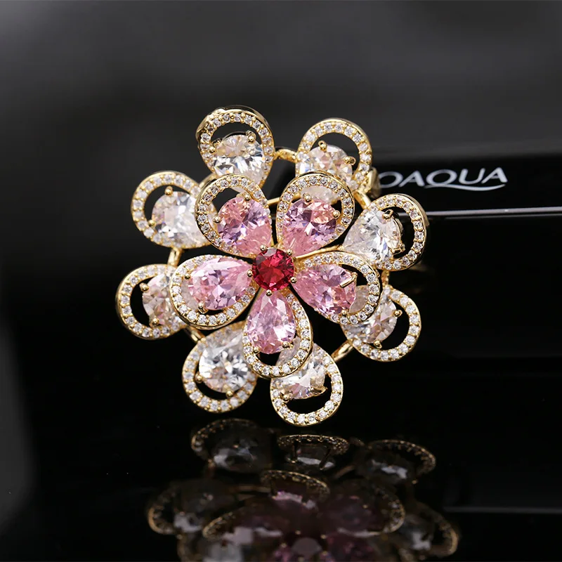 

Sweet Simple Crystal Flower Corsage For Ladies New Fashion Zirconia Brooches Pins Copper Gold-Plated Suit Bouttoniere Pin