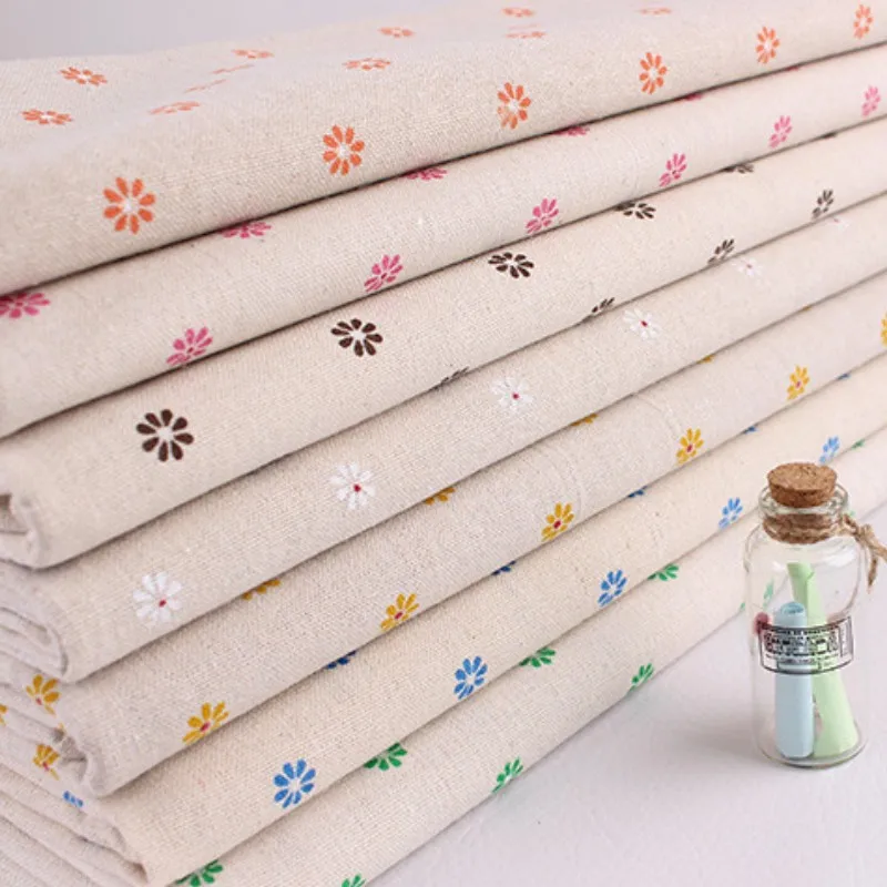 Прямоугольная скатерть в современном скандинавском стиле с рисунком маргариток