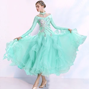 Платье для бальных танцев с V-образным вырезом и пушистым подолом