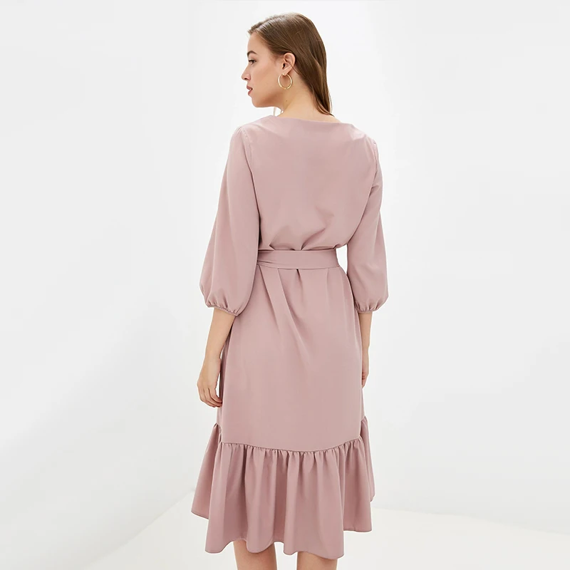 Милое платье миди с оборками и поясом женское рукавом фонариком круглым вырезом