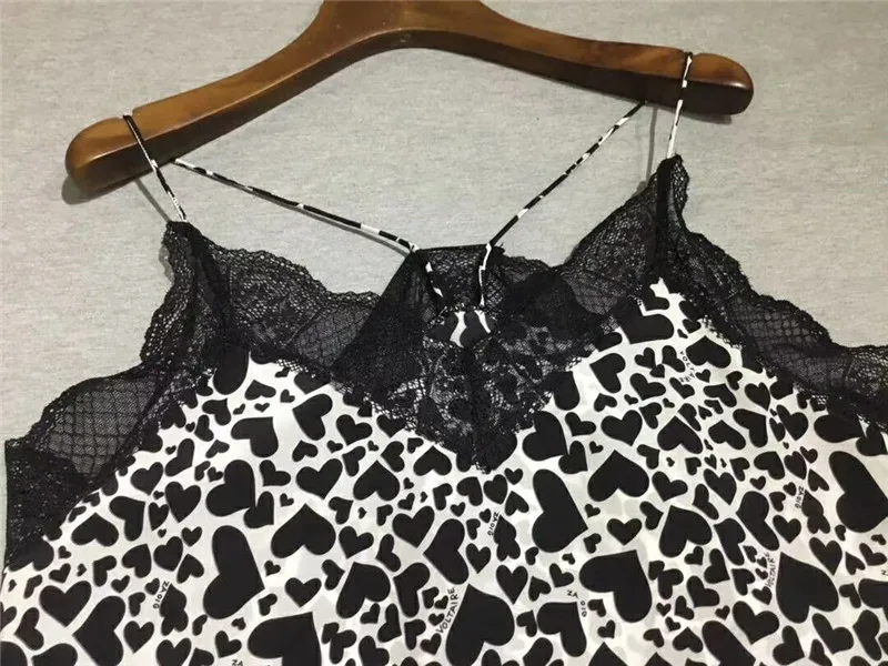 Женский кружевной топ с сердечками v образным вырезом и тонкими бретельками