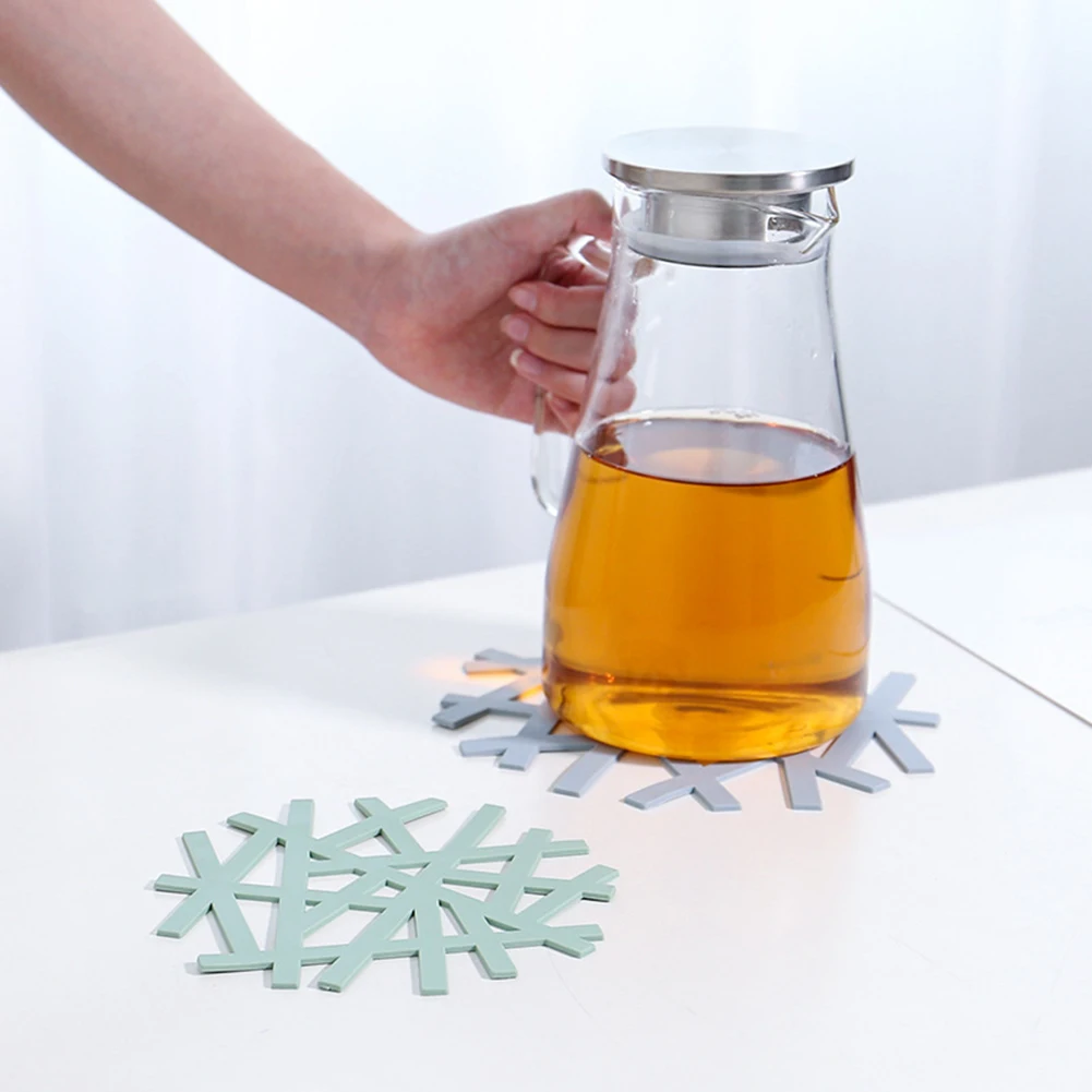 

Snowflake Shape Heat-resistant Placemat Home Hollow Casserole Pad Anti-hot Mat Table Reusable Decoration Accessories