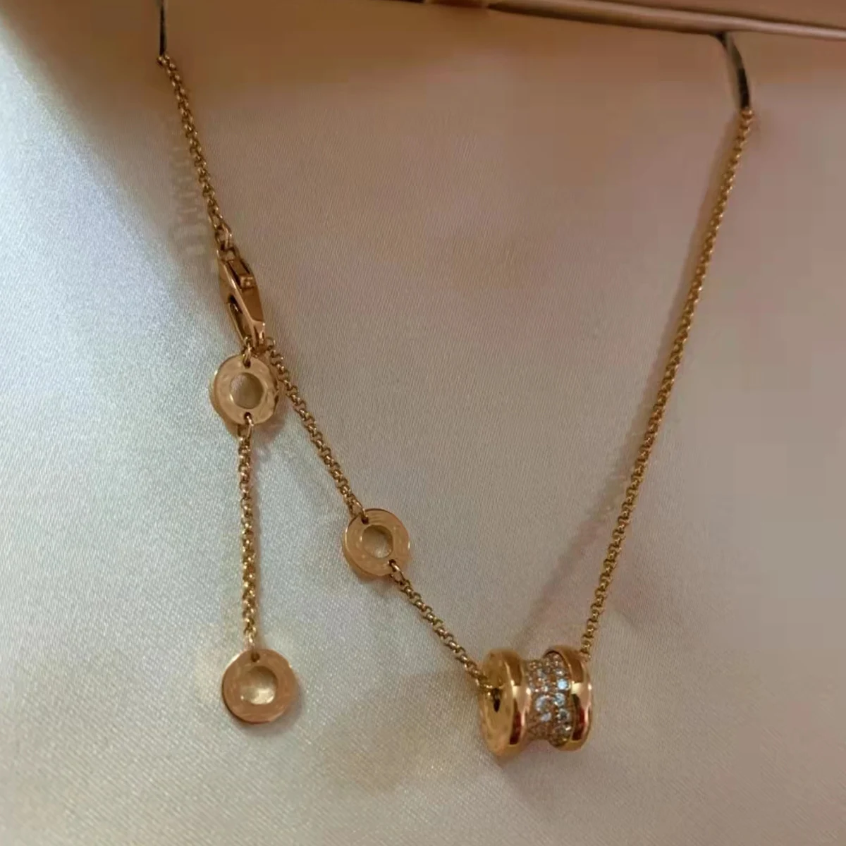 

Original Brand Pendant Classic exquisite Jewelry S925 Silver Small Spring Diamond Necklace Lady Holiday Couple Birthday Gift