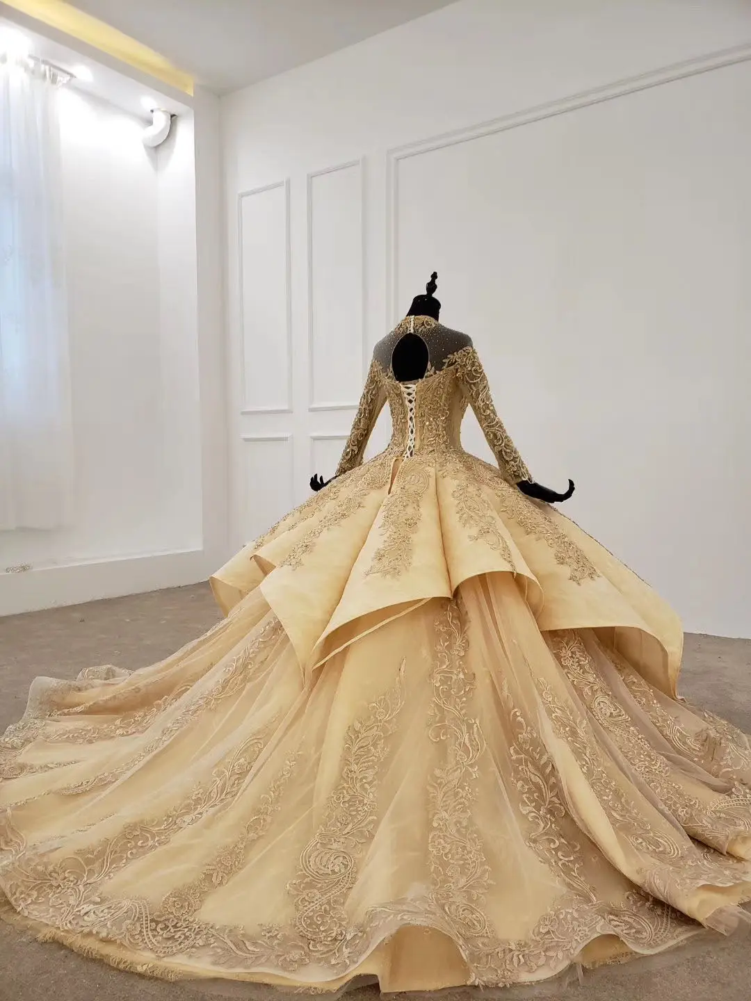 

Champagne Gold Wedding Dresses With Train O Neck Long Sleeve Ball Gown Lace Wedding Gowns Vestido De Noiva 2020 Robes De Mariee