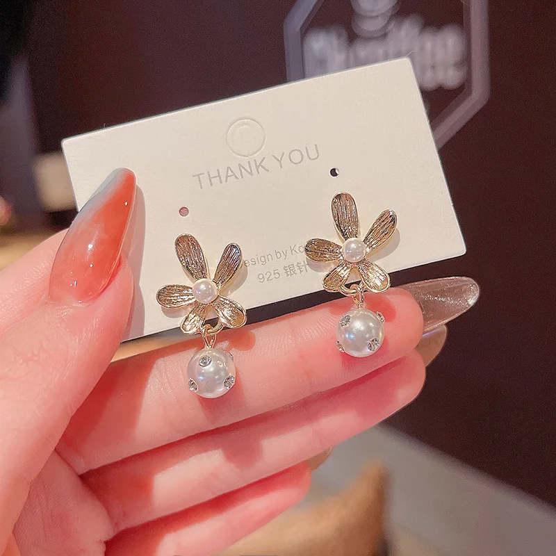 

Новые серьги-подвески с жемчугом в виде супер Феи летом 2021