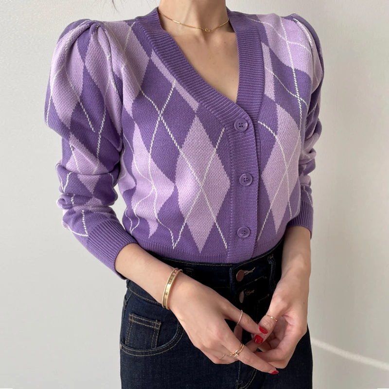 

2021 New Korean Fashion Retro Revealing Skin V-neck Diamond Single-breasted Loose Long Sleeve Knit Cardigan Sweater Women