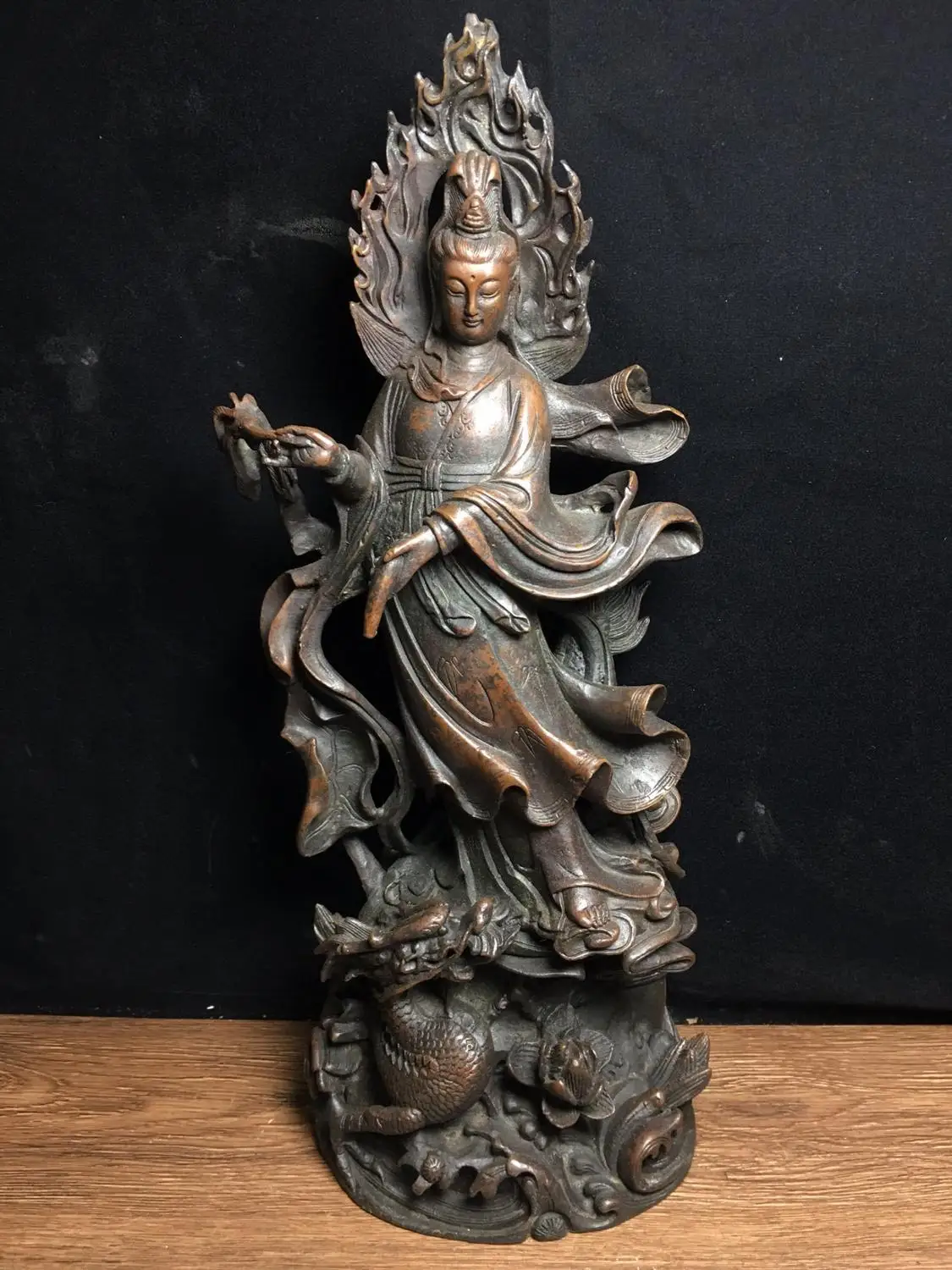 

Статуя Будды Avalokitesvara диаметром 17 дюймов