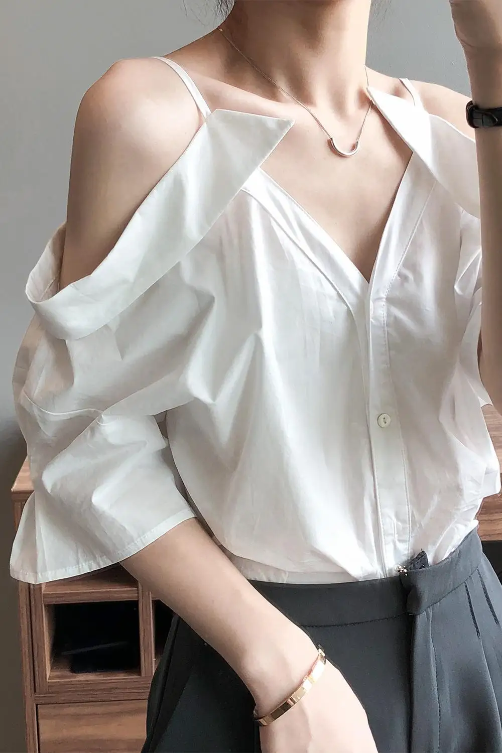 

Summer Off Shoulder White Blouse Sexy V-neck Loose Shirts Female Fashion Korean Clothing Lady Casual Streetwear Tops