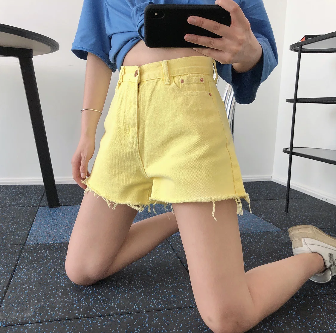 

Ins Lemon Yellow High-waist A-line Denim Shorts Summer Fresh and Fashionable Loose Wild Wide-leg Frayed Snack Shorts Women Sets