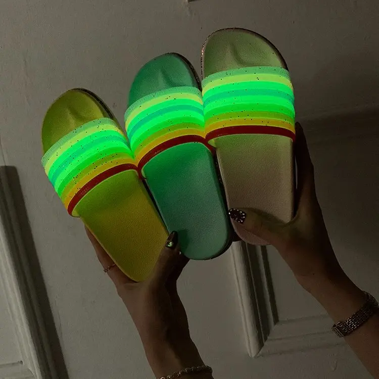 Шлепанцы женские радужные Нескользящие летние сандалии Уличная обувь